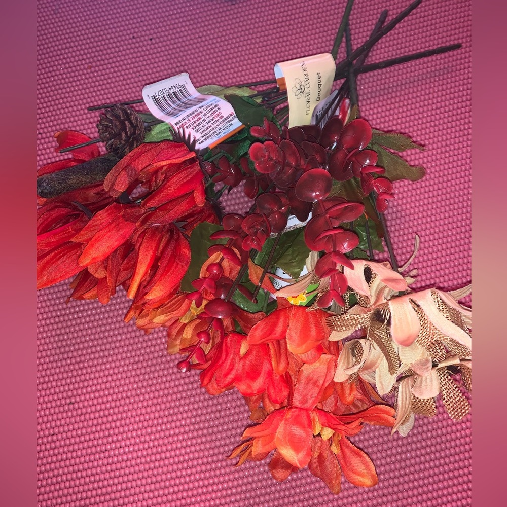 Plastic decorative flowers